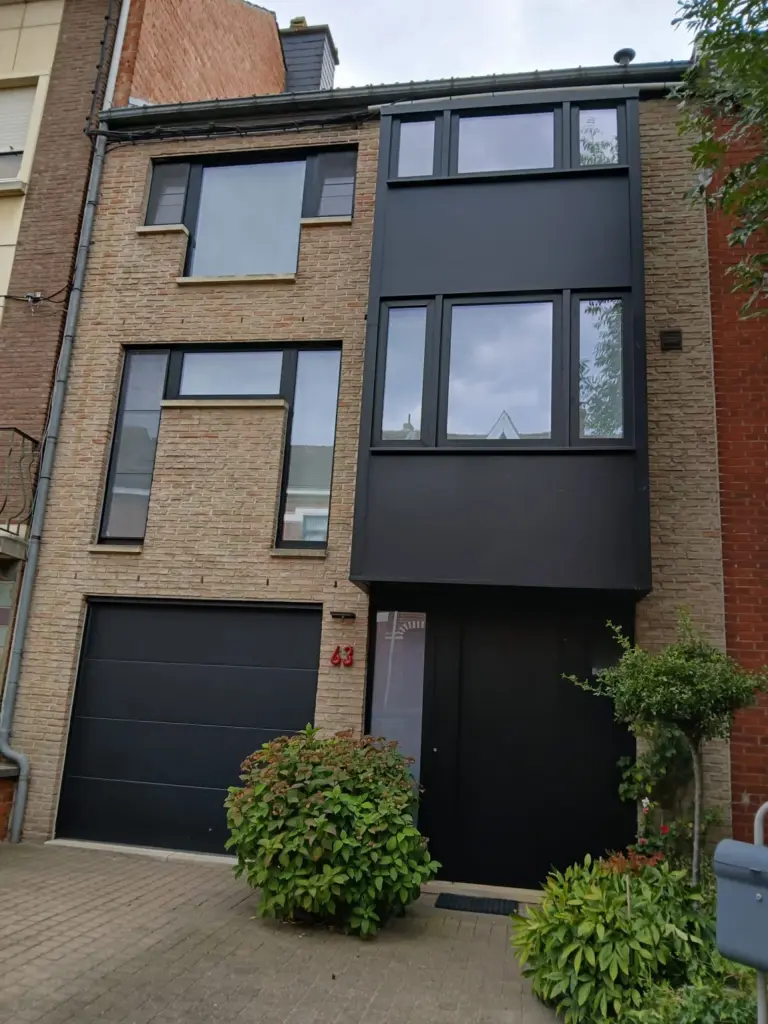 Châssis aluminium anthracite posé à Nivelles