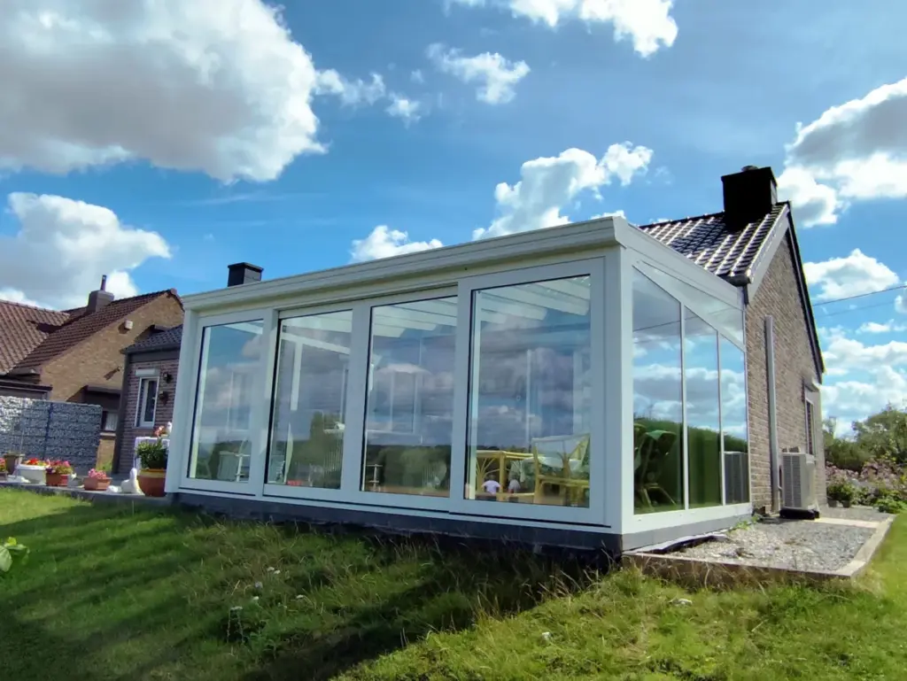 Véranda aluminium blanc à Hanzinne - vue latérale droite